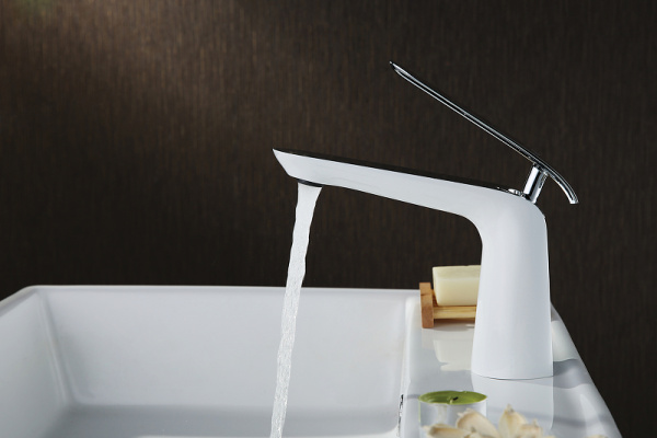 Смеситель для раковины Lemark Melange (LM4906CW) Смеситель для раковины Lemark Melange (LM4906CW)